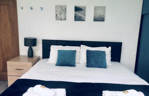 Southampton House | Bassett Avenue - Superking Room