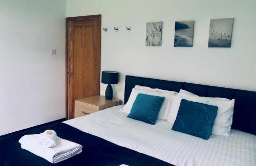 Southampton House | Bassett Avenue - Superking Room