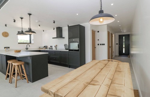 Wincanton Cottage | BASSWOOD BARN, pet friendly, luxury holiday cottage in Wincanton