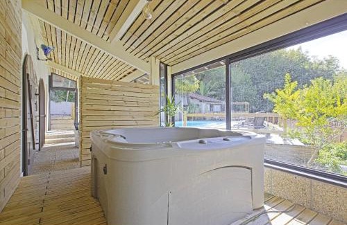 Guiche House | Bastide piscine, pétanque, salle de jeux et spa