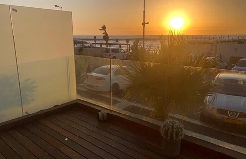 Haifa Apartment | Bat Galim Seaside Artistic Retreat 3BR Apartment