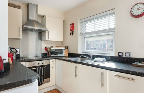 Bath Apartment | Bath Breaks UK Apartment single bathroom