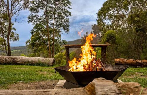 Mudgeeraba House | Bathtub With a View at Cockatoo Cabin