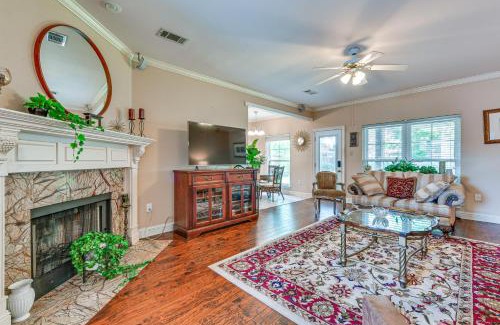 Broadmoor House | Baton Rouge Retreat with Patio, Grill and Fire Pit!