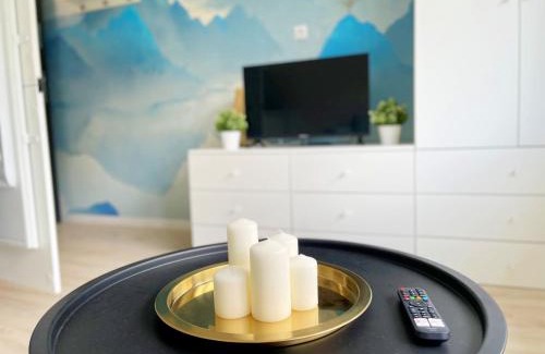 Ochota Apartment | Batorego 18 - Blue - 450m stacja metra Pola Mokotowskie, 800m Biblioteka Narodowa, 20m piękny park Pola Mokotowskie, 800m do SGH - Wifi - Smart TV - Good Apartments