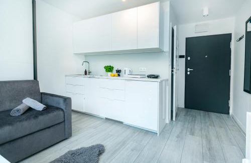 Ochota Apartment | Batorego 18 - Yellow - Stacja metra 300m - underground station 300m - Better Rental