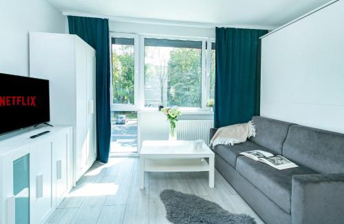 Ochota Apartment | Batorego 18 - Yellow - Stacja metra 300m - underground station 300m - Better Rental