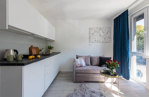 Ochota Apartment | Batorego 220 - 450m stacja metra Pola Mokotowskie, 800m Biblioteka Narodowa - 20m piękny park Pola Mokotowskie - 800m do SGH - Wifi - Smart TV - Good Apartments