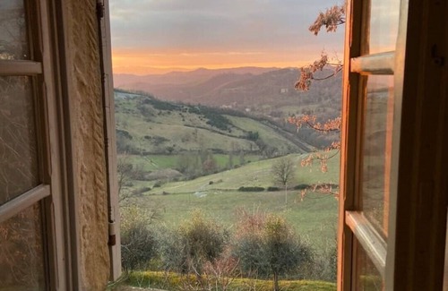 Montone Villa | Bauernhaus mit Herrlichem Blick + Großer Privater Pool