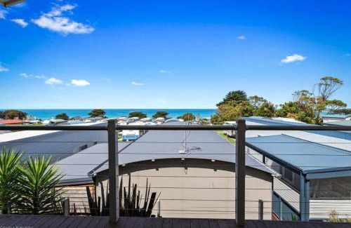 Apollo Bay House | BAY BLISS CABIN - set in a popular caravan park