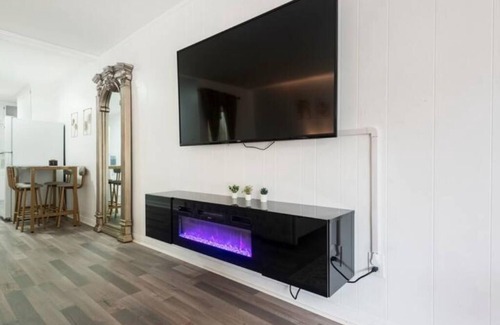 San Diego Apartment | Bay Bliss: Luxurious Comfort with Stunning Views