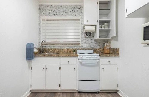 San Diego Apartment | Bay Bliss: Luxurious Comfort with Stunning Views