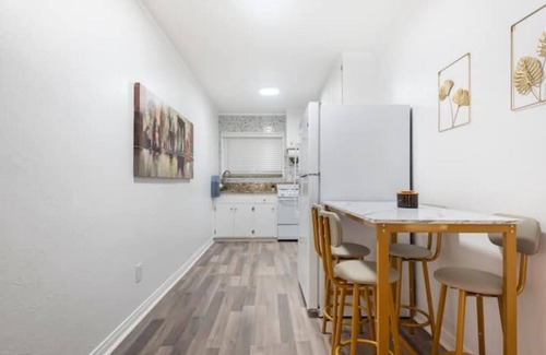 San Diego Apartment | Bay Bliss: Luxurious Comfort with Stunning Views