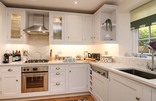 Thurlestone House | BAY TREE COTTAGE, family friendly, with a garden in Thurlestone