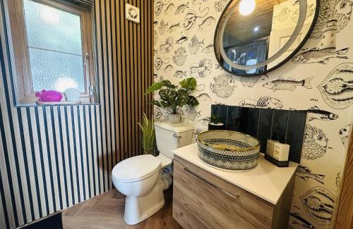 Pendine House | Bay View - holiday cottage by the sea with stunning views