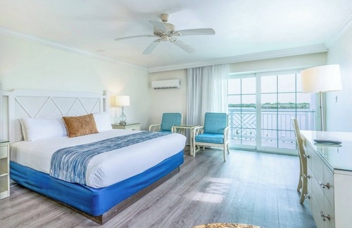Captiva Hotel | Bay View Studio w/Balcony Views! | Free Parking | Onsite Pool | Private Beach
