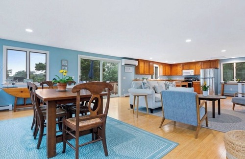 Campground Landing Cottage | Bay Views and Panoramic Sunsets!