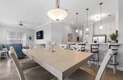Fort Walton Beach Condo | Bayfront Escape with Balcony, Downtown & Dining Walkable