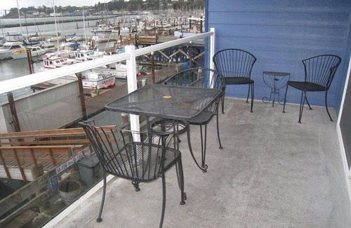 Historic Bayfront Condo | Bayfront Upscale Condo on the Oregon Coast in Newport