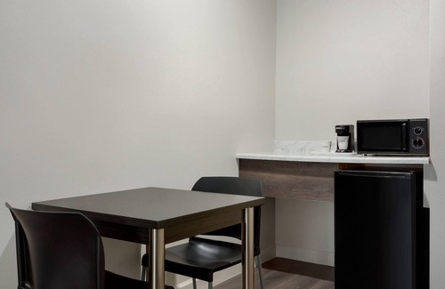 Branford Hotel | Baymont by Wyndham Branford/New Haven