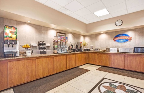 West Hills Hotel | Baymont by Wyndham Bremerton WA