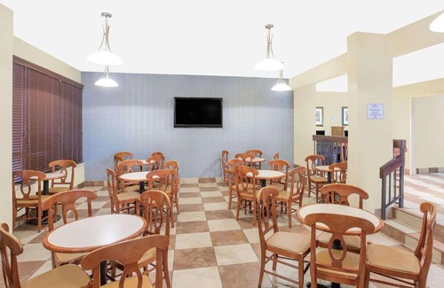 Greenville Hotel | Baymont by Wyndham Greenville