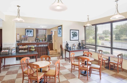 Greenville Hotel | Baymont by Wyndham Greenville