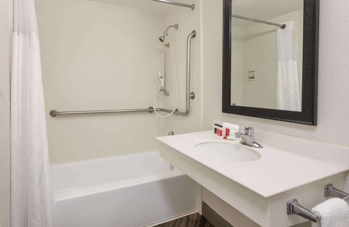 Greenville - Spartanburg Hotel | Baymont by Wyndham Greenville Woodruff Rd