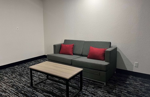 Maxwell Hotel | Baymont by Wyndham Indianapolis Northeast