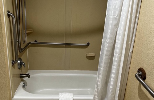 Monroe Hotel | Baymont by Wyndham Monroe Ohio