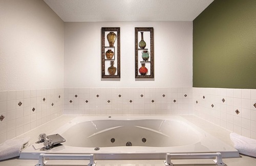 Robinson Hotel | Baymont by Wyndham Robinson