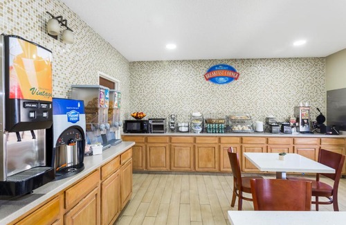 Garden City Hotel | Baymont by Wyndham Savannah/Garden City