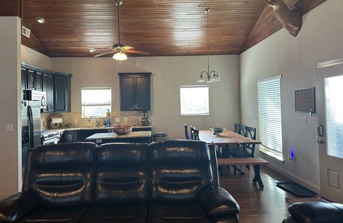 Braithwaite House | Bayou Paradise Lodge 3bed 2Bath Bunk Delacroix Fish Camp sleep 2-24 w/cargo lift