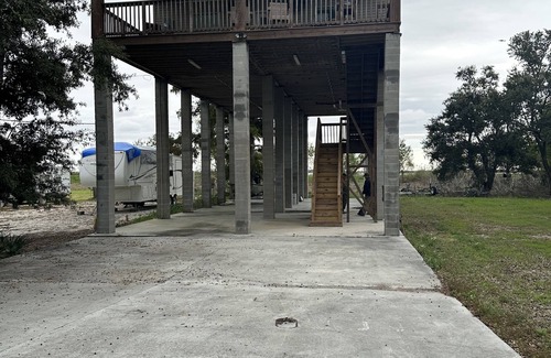 Braithwaite House | Bayou Paradise Lodge 3bed 2Bath Bunk Delacroix Fish Camp sleep 2-24 w/cargo lift