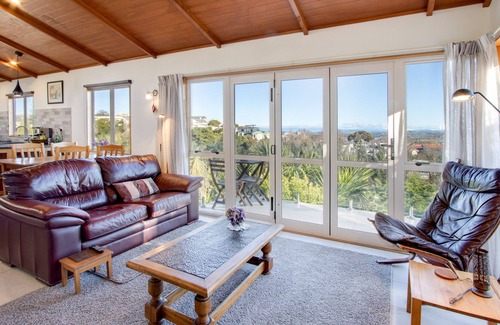 Bluff Hill House | Bayscape – Napier Holiday Home