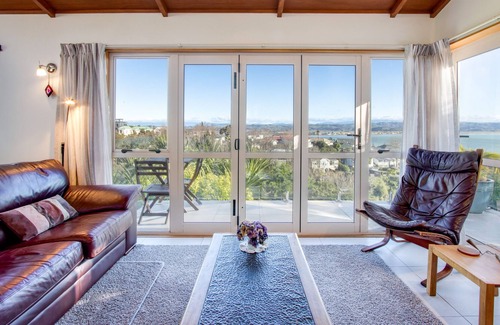 Bluff Hill House | Bayscape – Napier Holiday Home