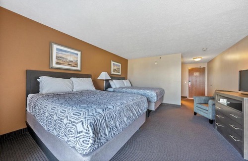Put-in-Bay Hotel | BayShore ADA #126