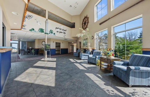 Put-in-Bay Hotel | BayShore ADA #126
