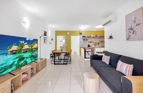 Cairns North Apartment | Bayside Escape A Short Stroll from the Esplanade