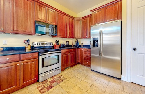 The Commons House | Bayside Resort home with decks, gas fireplace, bikes, ping-pong table, W/D, & AC
