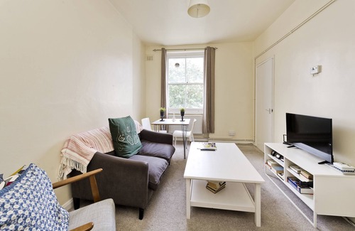 Pembridge House | Bayswater a comfortable bed