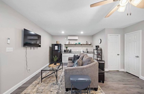 Baytown House | Baytown Getaway Patios BBQ Family-Friendly