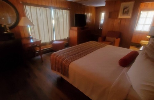 St Ignace Hotel | Bayview Lakefront Motel