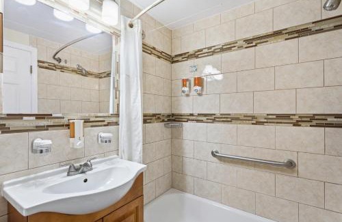 Belle Vista Hotel | Bayview Plaza Waterfront Resort