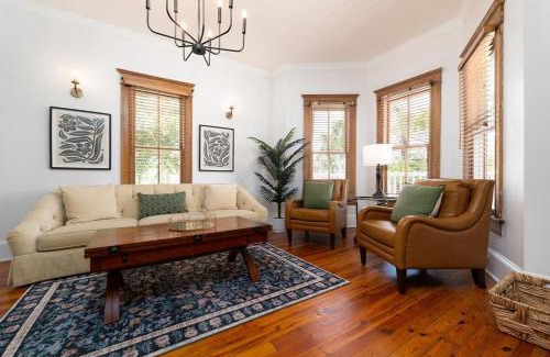 Jacksonville Beach Apartment | Be a Nomad - Charming Pool House 1 block to beach