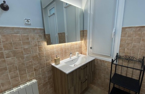 Bilbao City Centre Apartment | Be Basque by Forever Rentals. 3 bedroom apartment in the city center. Wifi