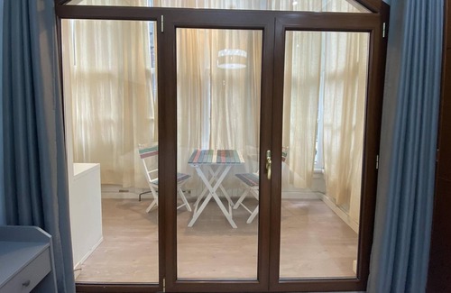 Bilbao City Centre Apartment | Be Basque by Forever Rentals. 3 bedroom apartment in the city center. Wifi