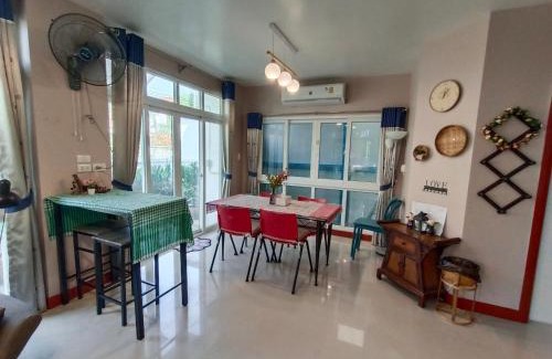Bang Rak Phatthana Villa | Be Cute#บ้านพักเหมาหลัง 6 ท่าน เด็ก0-7ขวบพักฟรี 2 ท่าน