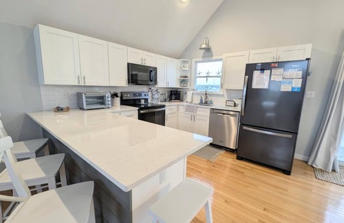 Nags Head House | Be Off the Hook on the BEACH Rd.! Sleeps 10 with PRIVATE POOL, @ a beach access!