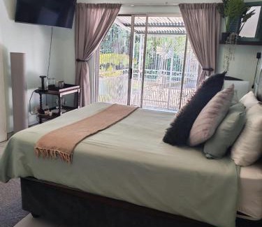 Ekurhuleni House | Be Our Guest Near OR Tambo International Airport 2